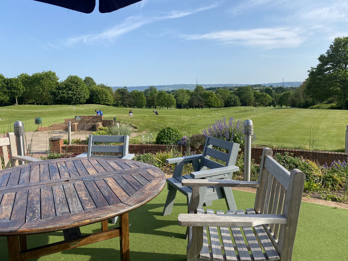 What a beautiful sunny day! We have plenty of outside tables overlooking the golf course! We are open for food or just a drink this evening! 
Why not pop out!! Open to everyone 😊☀️