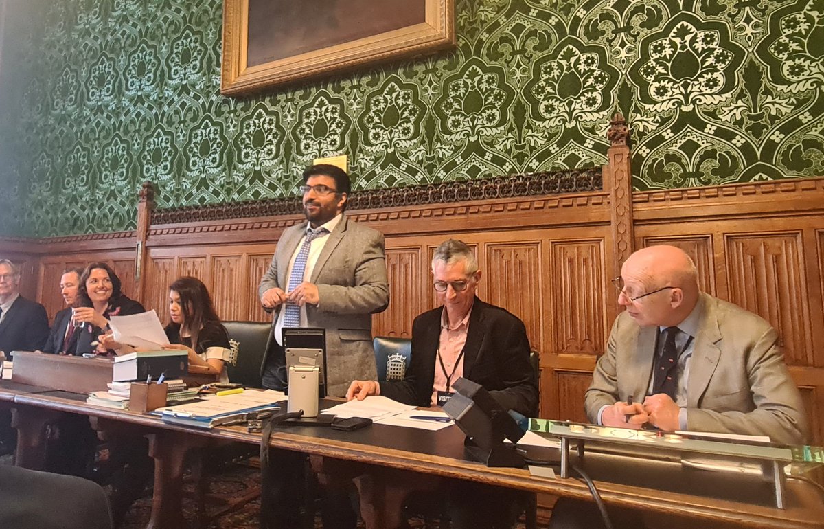 Debating Group tweet media