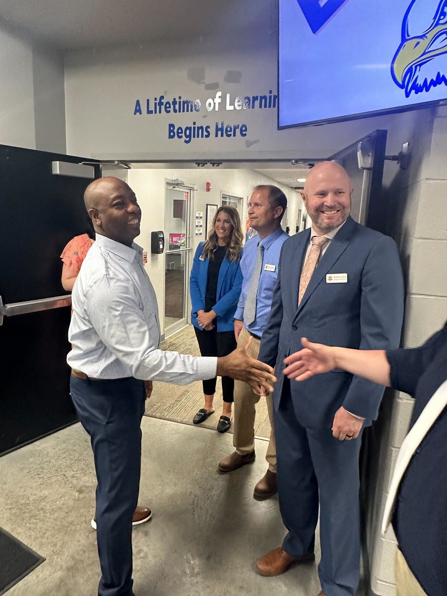 votetimscott's tweet photo. What a great start to my day in Iowa! Thank you to Siouxland Christian School for having me.

Education is magic.

Let’s give every family a choice, every parent a voice, and every child a chance. https://t.co/27caWzGUuJ