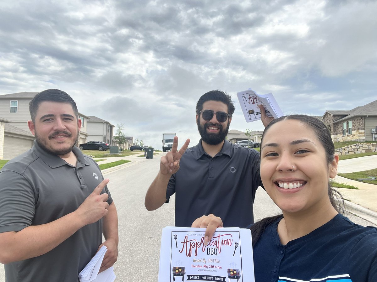 We outside! Canvassing Tiermo for tomorrow’s Neighborhood appreciation cookout 👩‍🍳 @JeremiahSchmit5 @luzvargas93 @STXspeaks