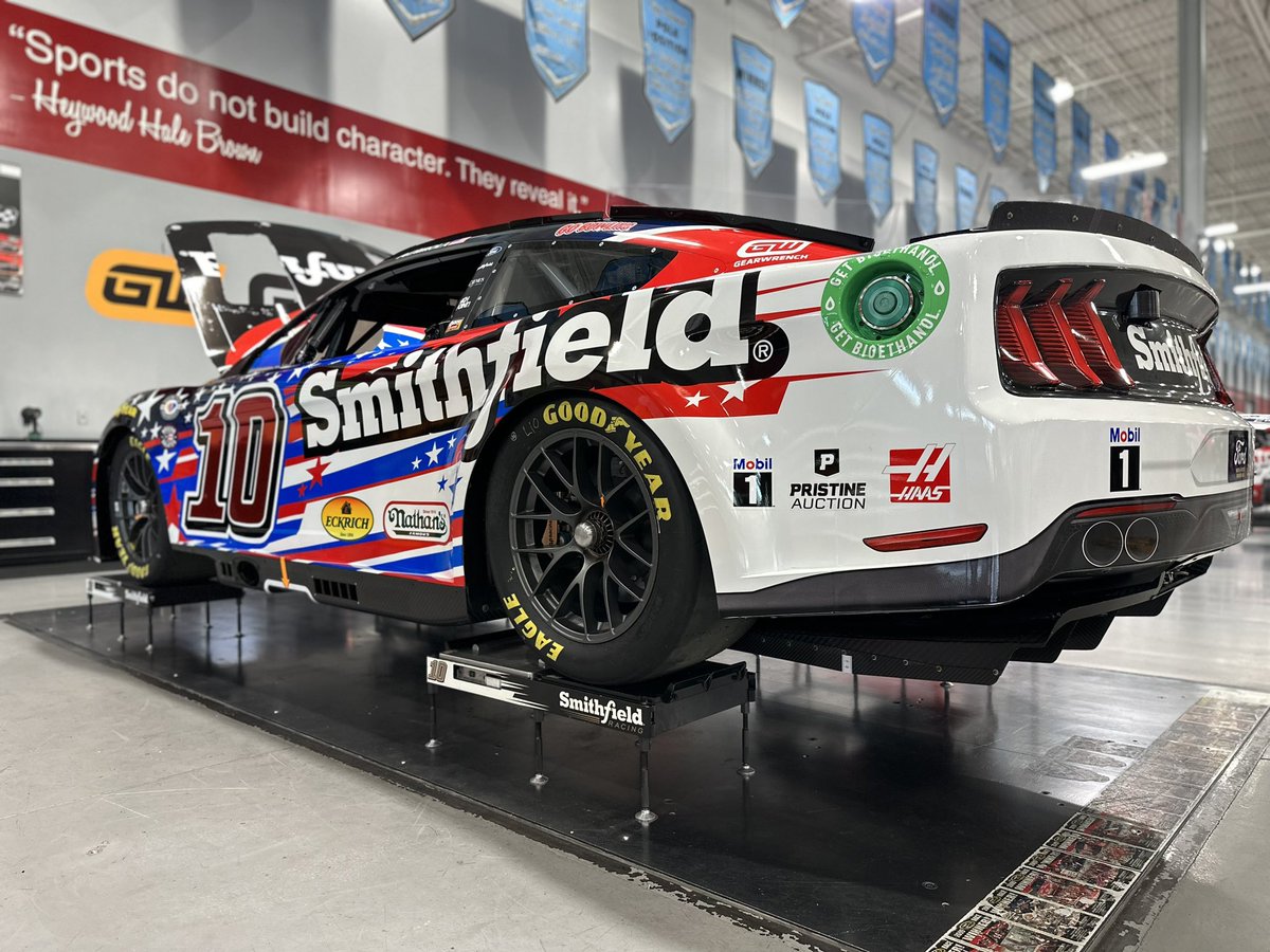 Aric_Almirola's tweet image. Most American race weekend of the year calls for the most American paint scheme of the year 🇺🇸