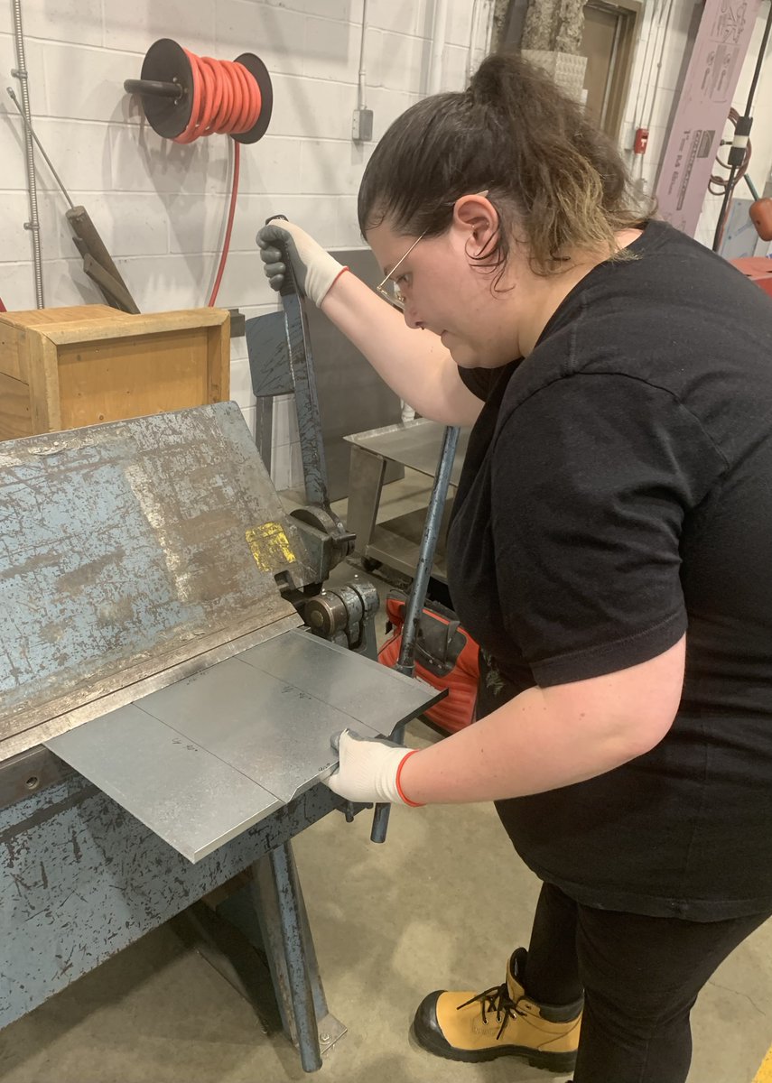 (1/2) #WorkshopWednesday: Last weekend, the Sheet Metal Workers Training Centre welcomed a group of five women interested in learning more about sheet metal trades...

#SheetMetal #SkilledTrades | @SMWTCS