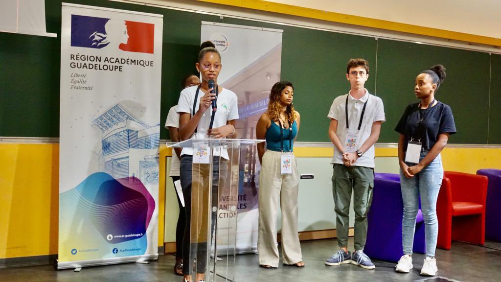 AcGuadeloupe's tweet photo. #Colloque Sciences, École et Société :
Échanges très fructueux autour des résultats des enquêtes réalisées par les élèves des #CVC et #CVL auprès de leurs pairs et du sondage réalisé auprès de la population par l’institut QualiStat sur la perception de la #science. https://t.co/XJi42BVucC