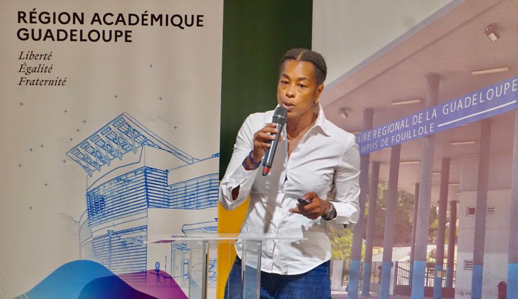 AcGuadeloupe's tweet photo. #Colloque Sciences, École et Société :
Échanges très fructueux autour des résultats des enquêtes réalisées par les élèves des #CVC et #CVL auprès de leurs pairs et du sondage réalisé auprès de la population par l’institut QualiStat sur la perception de la #science. https://t.co/XJi42BVucC