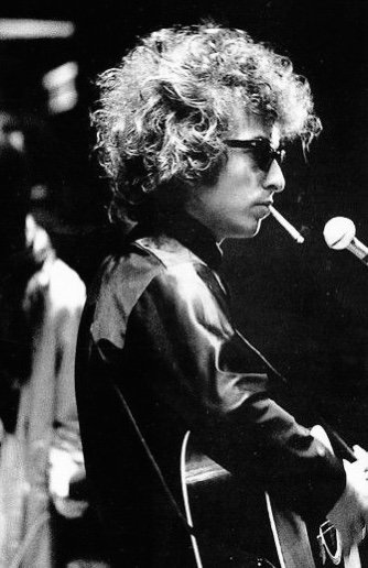 ¡Feliz cumpleaños Bob Dylan! Hoy cumple 82 años de edad uno de los cantantes más importantes de todos los tiempos: bit.ly/2LoEulq #EfemérideQRP #HappyBirthdayBobDylan