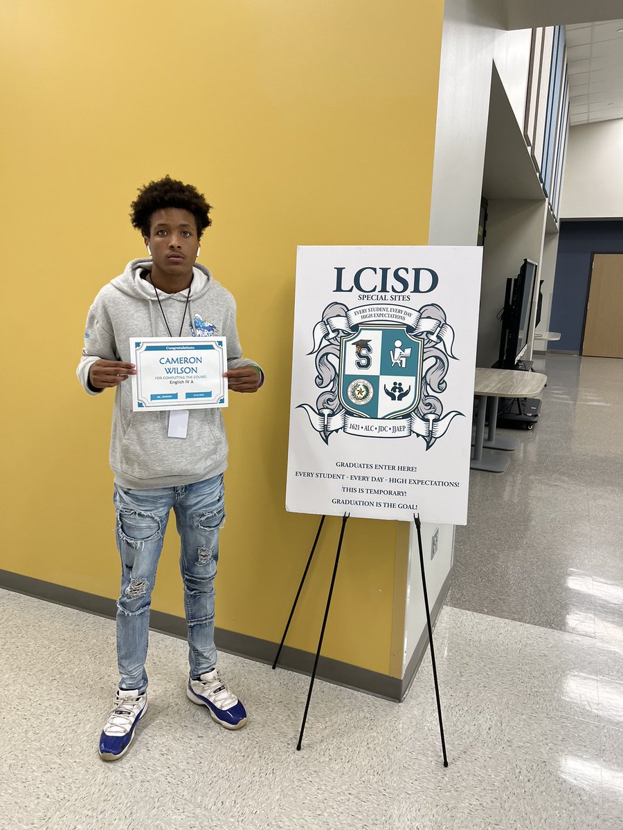 EveningFlex's tweet photo. Congratulations to Cameron W. from Terry High School for earning his English 4A credit at 1621 Place Evening Flex. Nice job! We are so proud of you! @lcisd_specials @Terry_Rangers #SpecialSitesSuccess #betheonelcisd https://t.co/OYOoOLy6r0