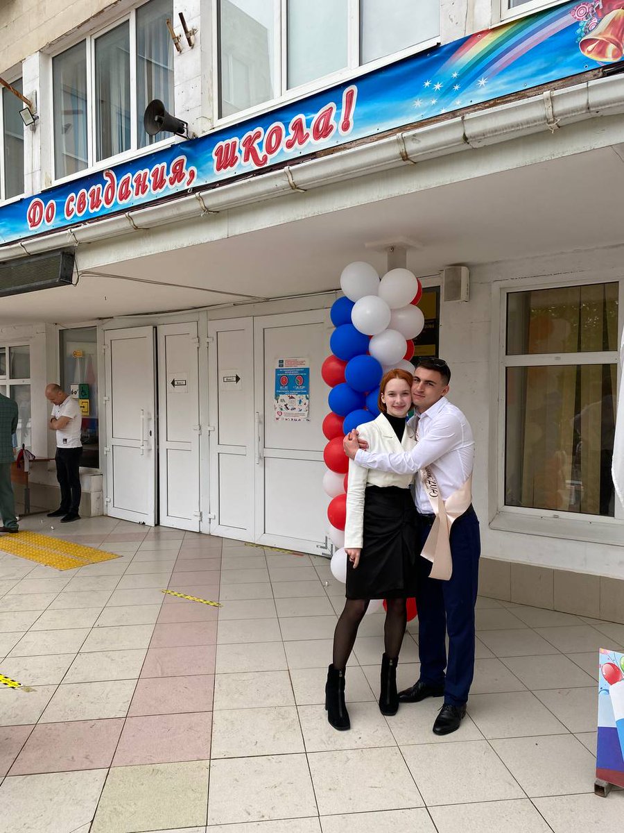 _hopebi__'s tweet photo. @lenny_bright Я закончила 10, а друг 11🥺 https://t.co/p5w2rS7zOU