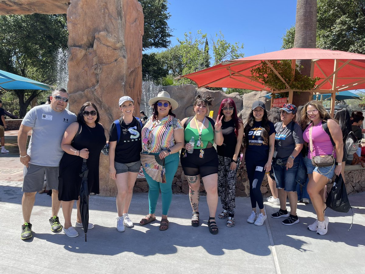 Slider_Middle's tweet photo. Our #StallionsUnited scholars enjoying some bonding time at the @elpasozoo #TeamSISD @Bee_SanchezArt @MsJaimie_ @Blanco_WDSMS Thank you to our parent volunteers for coming out to help. #StallionsLeadTheWay https://t.co/NVeyW9Ymix