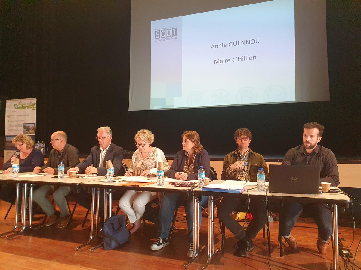 Réunion publique ce soir à Hillion, autour du SCOT <a href="/PAYS_SB/">Syndicat mixte de la Baie de Saint-Brieuc</a>  #sobriété #ZAN : habiter, consommer, travailler sur le territoire et faire face aux enjeux climatiques aujourd'hui et demain.