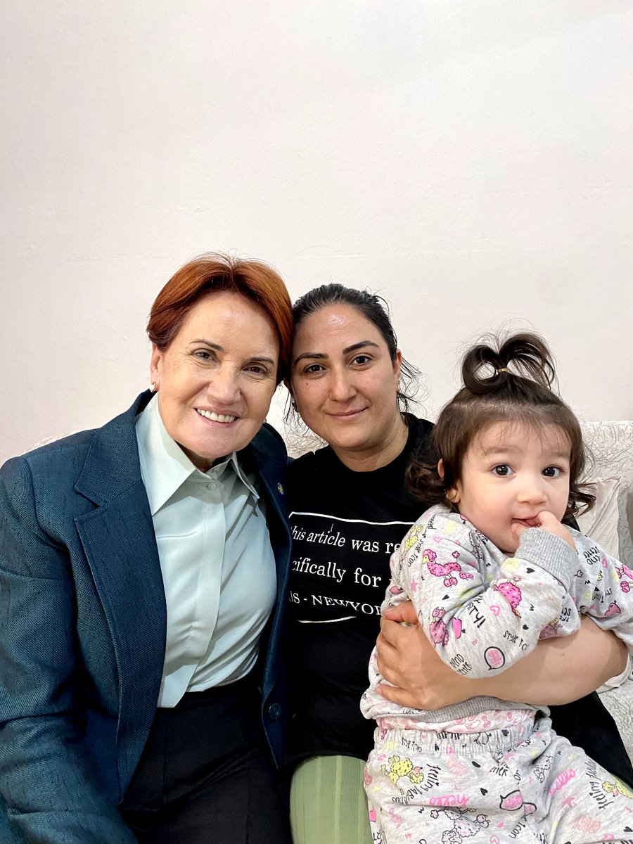 meral_aksener's tweet photo. Esenler’de evleri ziyaret ettik.

Aynı acıları paylaşan ellerimiz hep bir olacak, hep beraber olacak.

Bugünleri hep birlikte atlatacağız… https://t.co/F3cLr2iIRZ