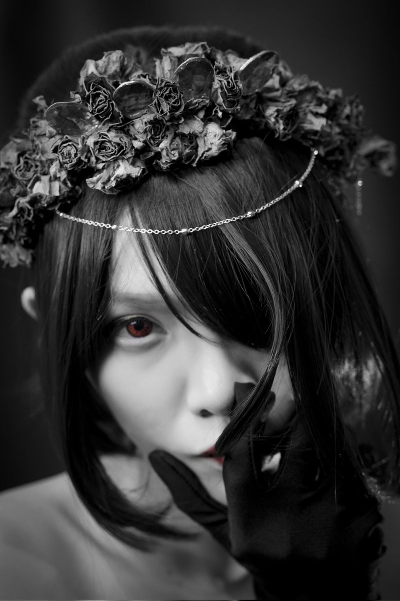 redhuynh0712's tweet photo. "Kiss while your lips are still red"
---
Gothic vibe concept 🥀 by me
----
#gothic #gothicvibes #gothicconcept #portraitphotography #portraitphoto #roseconcept #classicstyle #whileyourlipsarestillred https://t.co/IeJVJfTToQ