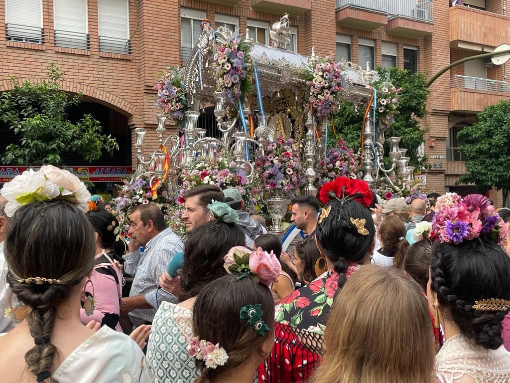 cardenalSPH's tweet photo. !PORQUE SOMOS DE HUELVA!💃  Salimos al encuentro de la Hermandad de Emigrantes un año más👏 . Nuestro cante y baile son ofrendas para un simpecado con el que compartimos historia. #experienciaSPH #hermandademigrantes https://t.co/bGjxmE5xRM