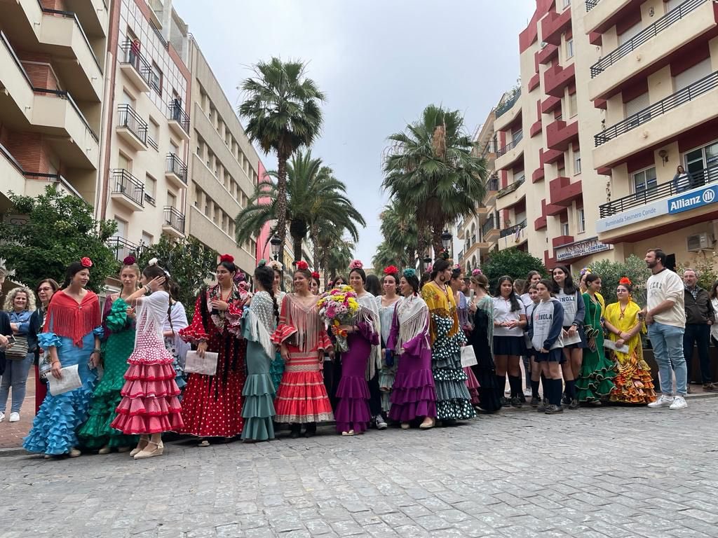 cardenalSPH's tweet photo. !PORQUE SOMOS DE HUELVA!💃  Salimos al encuentro de la Hermandad de Emigrantes un año más👏 . Nuestro cante y baile son ofrendas para un simpecado con el que compartimos historia. #experienciaSPH #hermandademigrantes https://t.co/bGjxmE5xRM