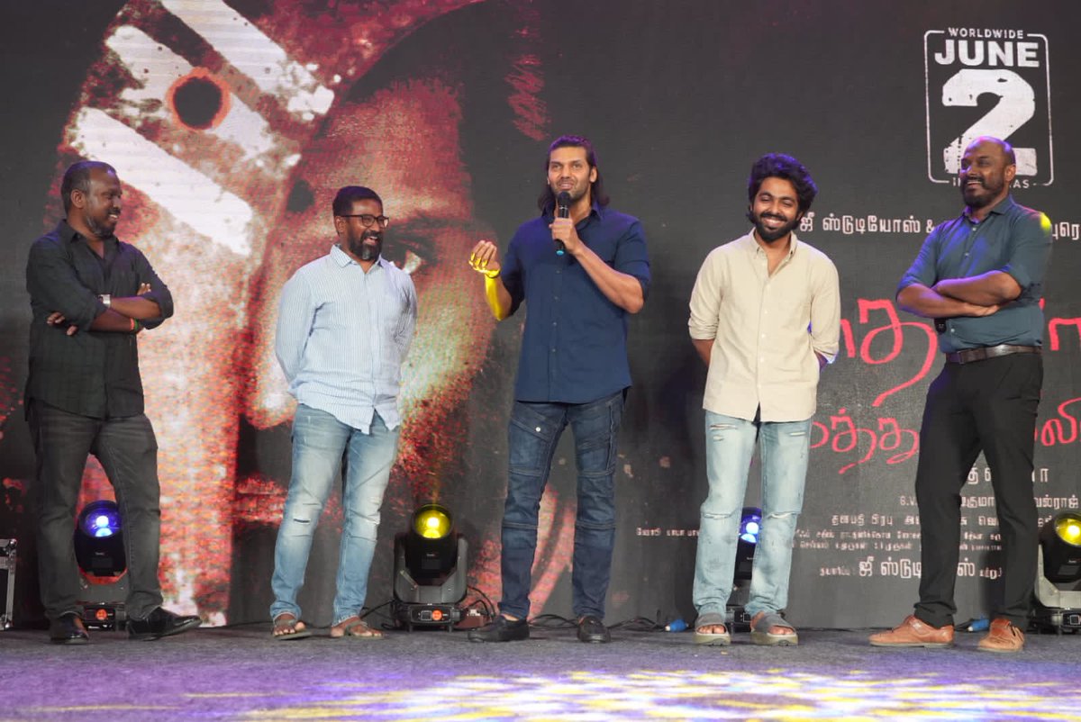 HiFiTalkies's tweet photo. Nobody has presented me in the way that @dir_muthaiya has done in Kathar Basha 🔥 The entire unit worked together like a family. The best part of the film is that it has so many artists and none of them had any ego - @arya_offl at #KEMAudioLaunch https://t.co/ySd6u7gMyP
