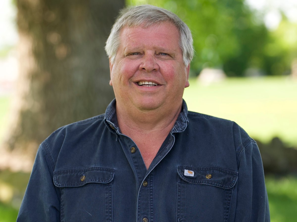 PivotBioOC's tweet photo. Dean Davis spends his days farming with his daughter & son. But years ago, he took part in Operation Northern Watch in Iraq & served as a T-38 instructor pilot. Know an ag professional who served? Share their story, tag us & use #FieldsofBattle to be featured on Memorial Day. https://t.co/6lVZN6xwyY