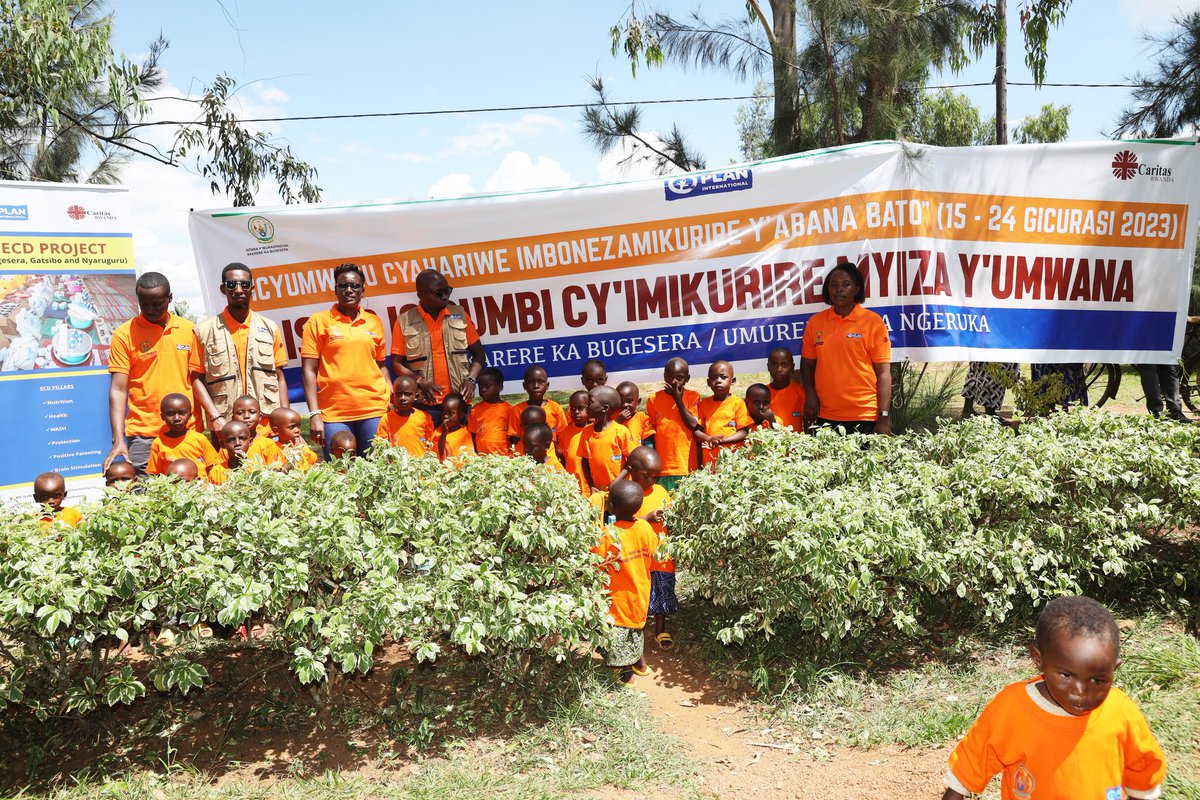 CaritasRwanda's tweet photo. Through its #ECD_Project funded by @PlanRwanda, @CaritasRwanda joined @BugeseraDistr to celebrate the #ECDDay_2023 on May 24, 2023. This day marks the end of the ECD week started on May 15 where parents were advised to prepare healthy food for their families & promote hygiene. https://t.co/quxy36Ea8l