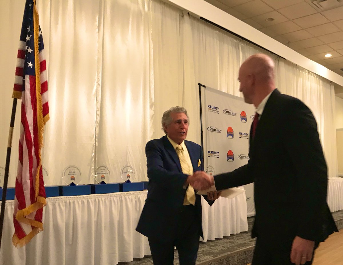 Congratulations to our own Deshawne Crim and Coach DJ Wyrick on being named the 2023 Ohio Player and Ohio Coach of the Year from the Greater Cincinnati Basketball Hall of Fame!
#FairfieldPride #OneTribe