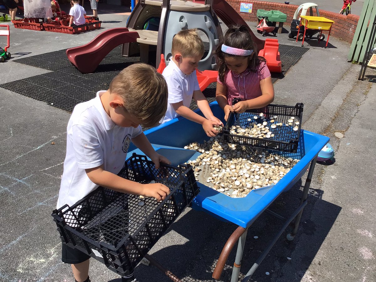 Penclawdd's tweet photo. #Pencpeng. This week following on from #LocalHistoryMonth Reception have been set a mission to sort the cockles into big and small - the small we pop back in the estuary to regenerate and grow. Today the children build a boat to bring the cockles back in! #Penchum #PencEIC https://t.co/e9cgsCSkZc