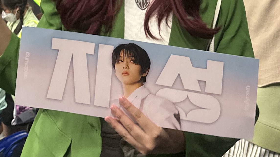 BRAH WTF I FORGOT TO TAG U <a href="/trulyrsvn/">khay 😾</a> im truly VERY VERY SORRY. 😢 plz accept my forgiveness!!! I APPRECIATE ALL UR EFFORTS &amp; MONEY TO MAKE THIS HANDBANNER bae <3 (i even took pic with it OK!!) love uuu 💕