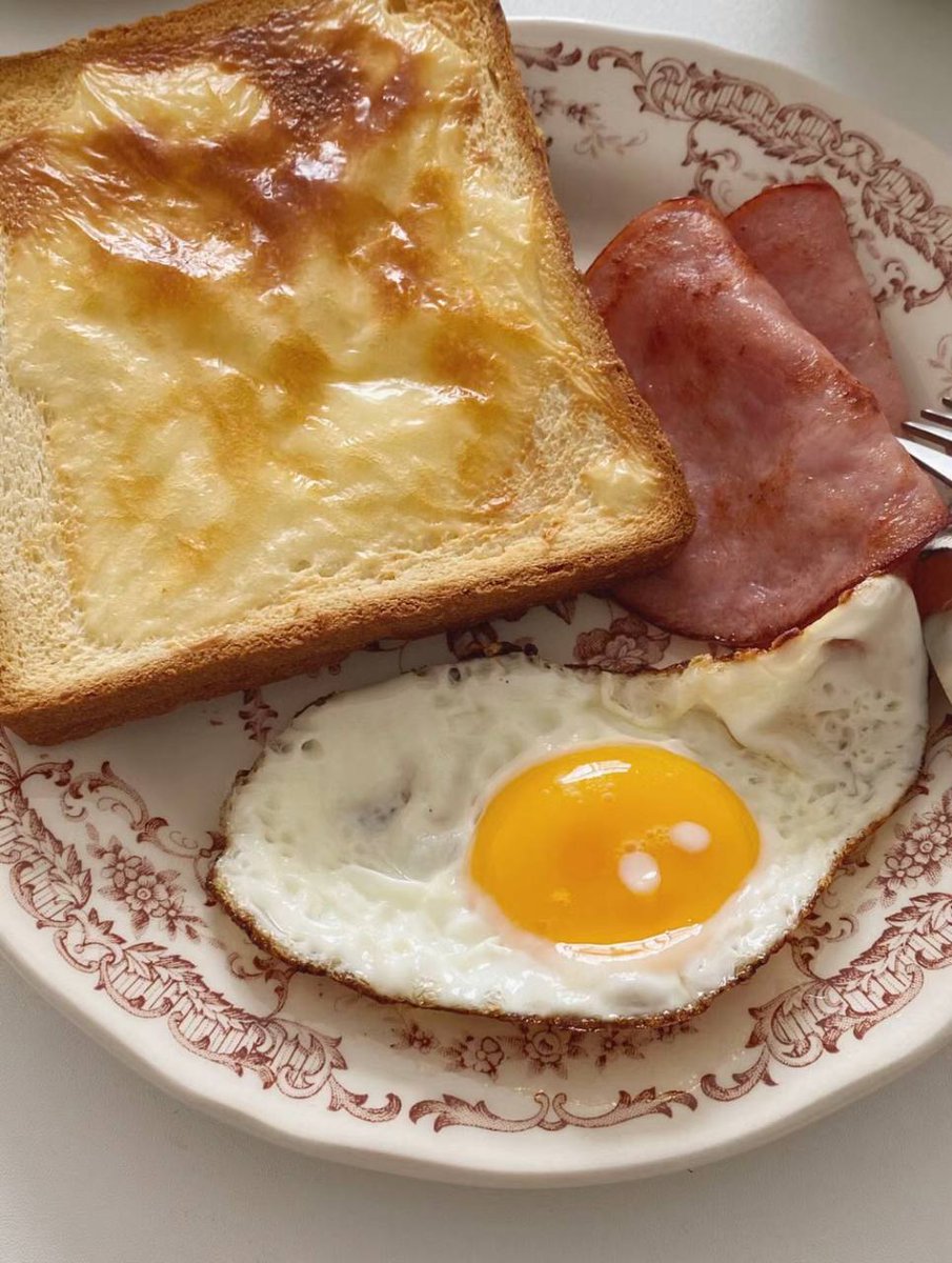 ConnorRaylee's tweet image. The world is so big, let's eat and see