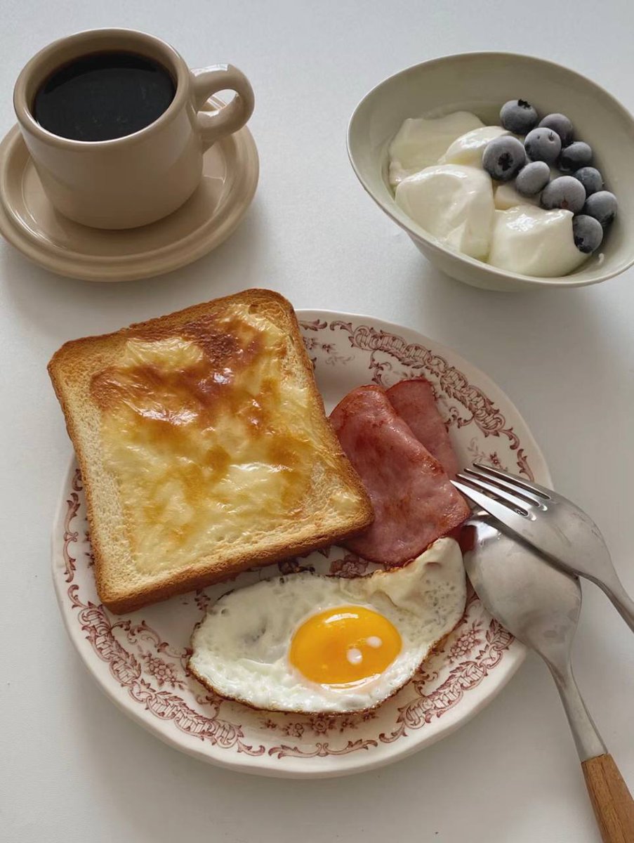 ConnorRaylee's tweet image. The world is so big, let's eat and see