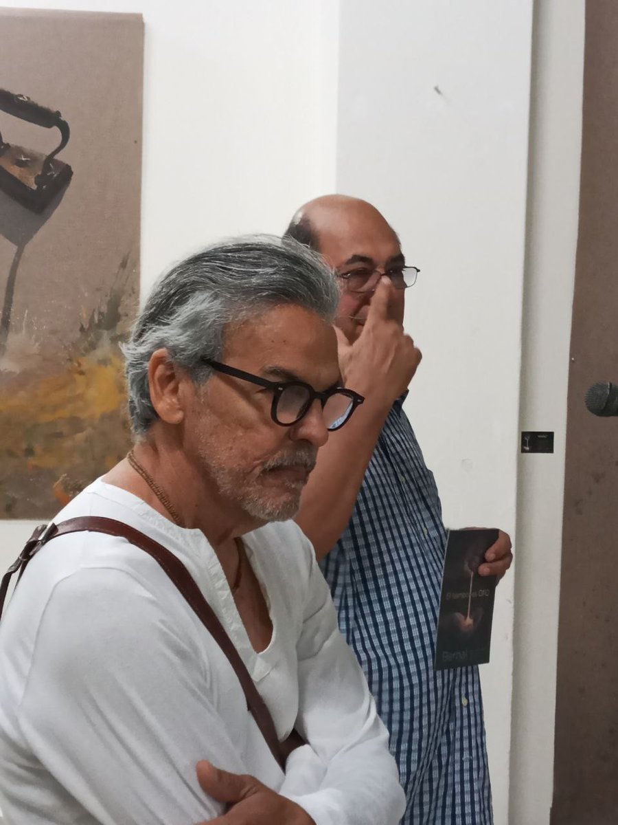 LeviatanCubano's tweet photo. Nuevas #exposicionesdearte en #Camagüey (II parte).
La galeria República 289, abrió la muestra personal de Francisco Bernal titulada El Tiempo es oro, aproximadamente una veintena de lienzos que le permiten reencontrarse con el público cubano después de 30 años.
#CubaEsCultura https://t.co/8scVIRV73z