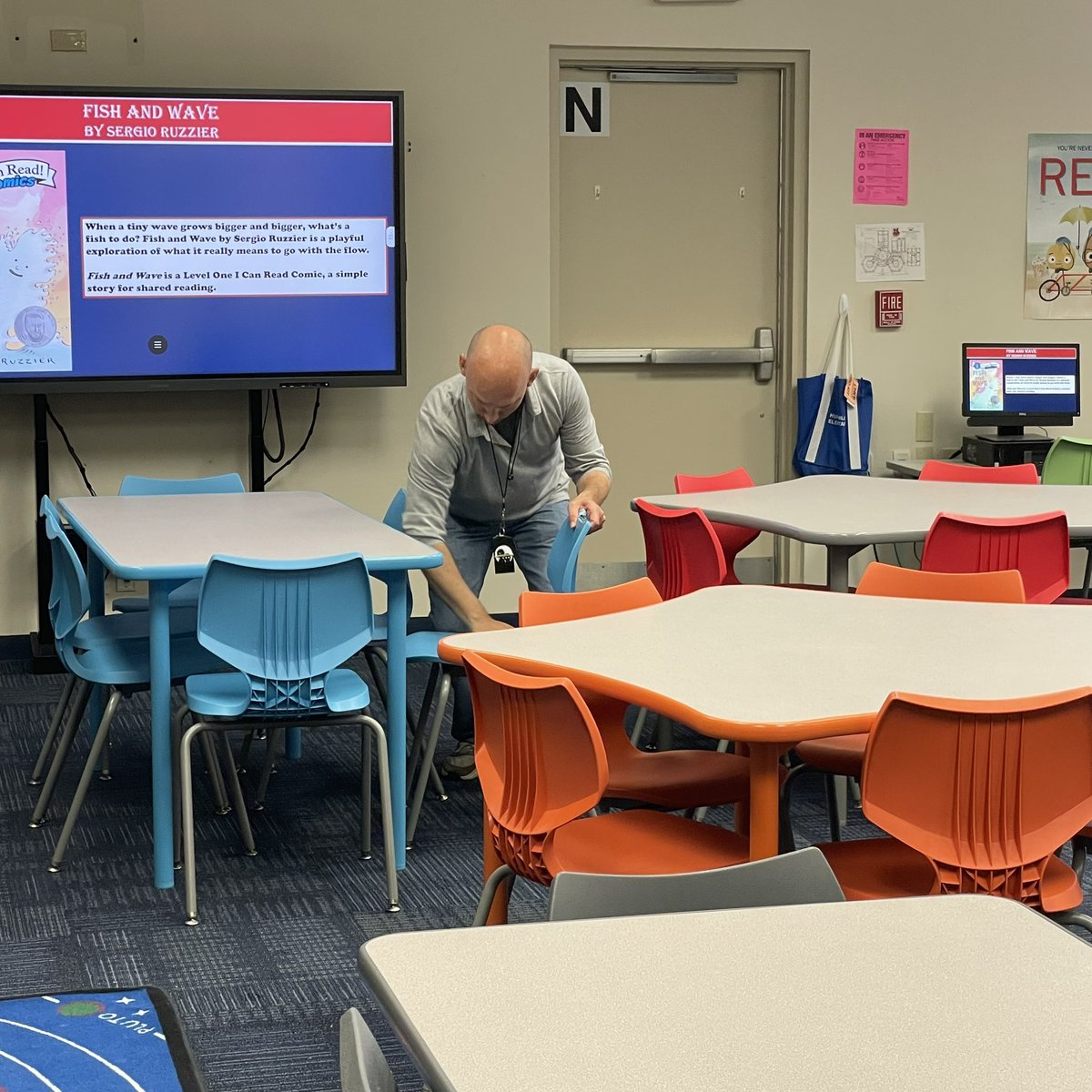 HurstHillsLib's tweet photo. Another look at our fantastic new library furniture thanks to our amazing PTA! #heblibraries @HEBISDpeople https://t.co/ENnlbEpjp3