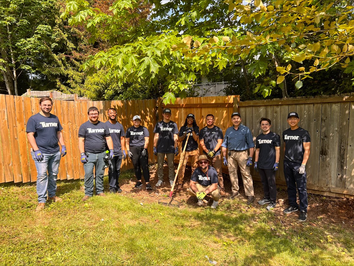 AttainHousing's tweet image. Last Friday, @turner_talk spent the day cleaning up yard debris, repairing a fence, and power washing porches/tables at 3 of our #TransitionalHousing properties. Thank you for making a difference in the lives of our families and community! #TurnerDifference #VolunteerSpotlight