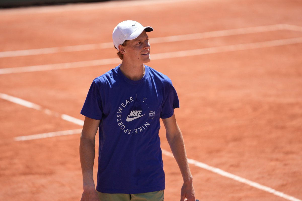 janniksin's tweet photo. Paris 😀 @rolandgarros https://t.co/LuCJ3E3FTi
