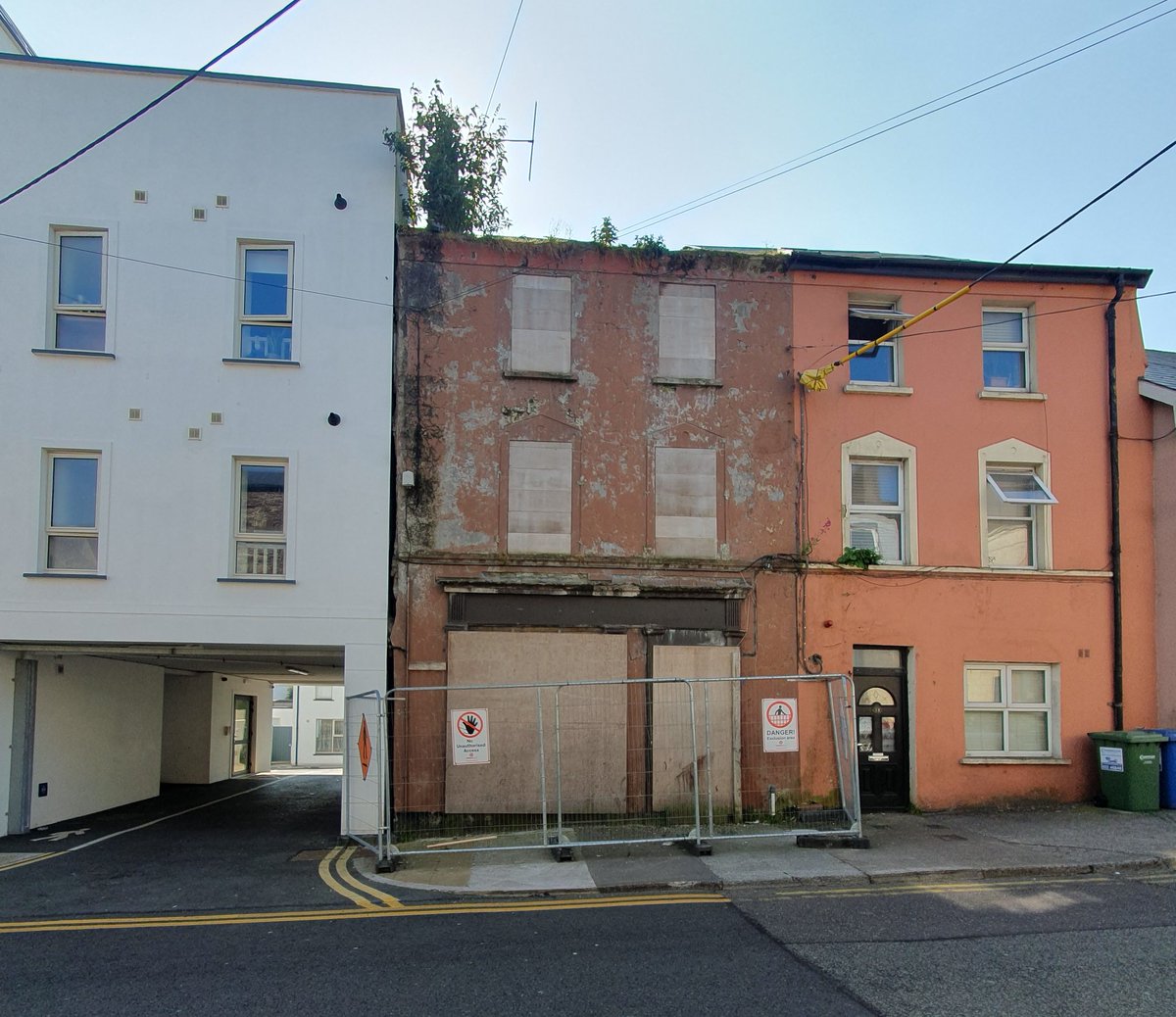 frank_oconnor's tweet photo. That this home is now marked "danger, exclusion area" but still not considered to be derelict by @corkcitycouncil shows their priorities in tackling the dereliction &amp; vacancy crises

Gerald Griffin St, Blackpool
#DerelictIreland #VacantIreland https://t.co/iYsuzlAr67