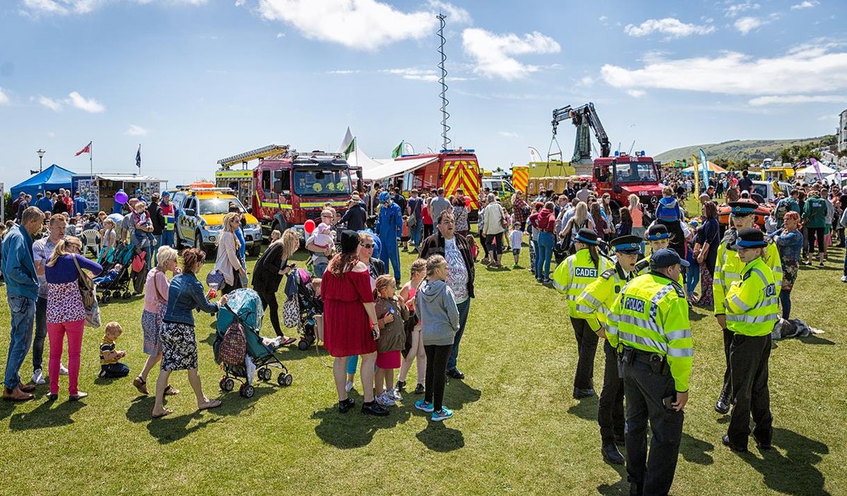VisitEastbourne's tweet image. The 999 Emergency Services Display is back on the Western Lawns on 3 - 4 June from 11am - 5pm! A fantastic free family day out, get a closer look at emergency response vehicles, get on board a fire engine, try out the hoses &amp;amp; so much more: bit.ly/3yb8w5k