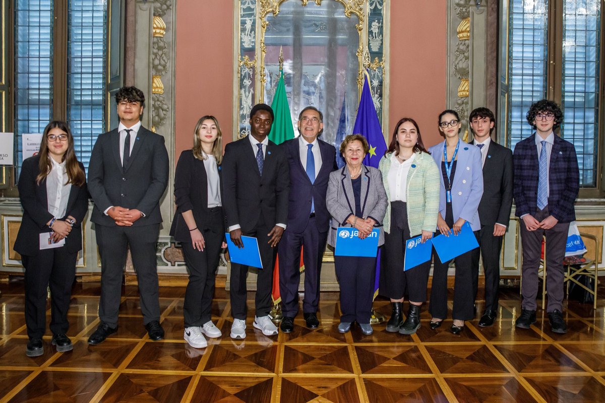 UNICEF Italia (@unicef_italia) on Twitter photo Siamo molto grati ai Presidenti della Camera <a href="/Fontana3Lorenzo/">Lorenzo Fontana</a> e del Senato <a href="/Ignazio_LaRussa/">Ignazio La Russa</a> per avere offerto l'attenzione del Parlamento alle voci dei giovani dell'UNICEF su 4 temi fondamentali per il loro presente e futuro
👇
ow.ly/625Q50OvP79
ow.ly/cjg150OvOMK Siamo molto grati ai Presidenti della Camera <a href="/Fontana3Lorenzo/">Lorenzo Fontana</a> e del Senato <a href="/Ignazio_LaRussa/">Ignazio La Russa</a> per avere offerto l'attenzione del Parlamento alle voci dei giovani dell'UNICEF su 4 temi fondamentali per il loro presente e futuro
👇
ow.ly/625Q50OvP79
ow.ly/cjg150OvOMK