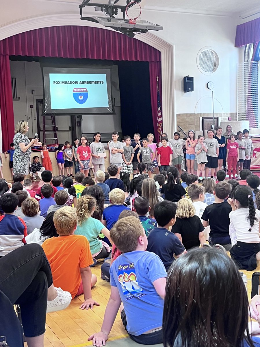 3JFoxMeadow's tweet photo. Celebrating our recycling rangers and classroom delegates at Fox Meadow!!
#fmpride https://t.co/WabGzpkBa7