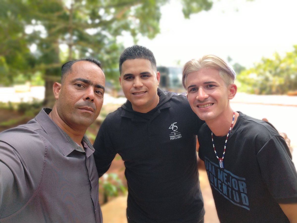 Presente y futuro y siempre continuidad de la #RevolucionCubana. Hoy una mañana de lujo para la Universidad de Ciego de Ávila Máximo Gómez Báez  con <a href="/Santiesteban_Rc/">Roberto A. Cruz Santiesteban</a> y @Cristia35042390 juntos en los nuevos horizontes de #CiegodeÁvila #GuerrerosDeLaUNICA <a href="/CubaMES/">MES</a> <a href="/WalterBG_MES/">Walter Baluja García</a>