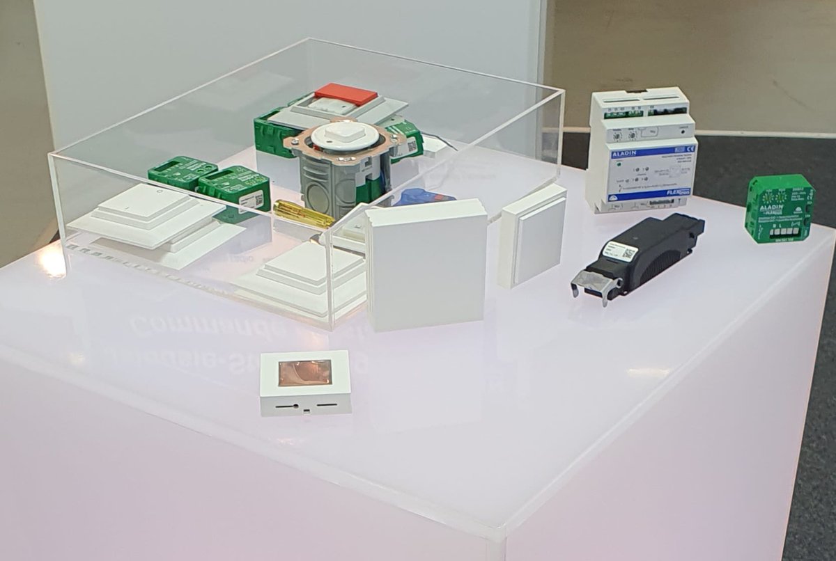 EnOceanAlliance's tweet image. 🎉 Exciting first day at ELECTRO-TEC exhibition in Bern! EnOcean Alliance members showcasing cutting-edge solutions. Don&apos;t miss out! #EnOceanAlliance #ElectroTec #Exhibition #Innovation #SmartSolutions