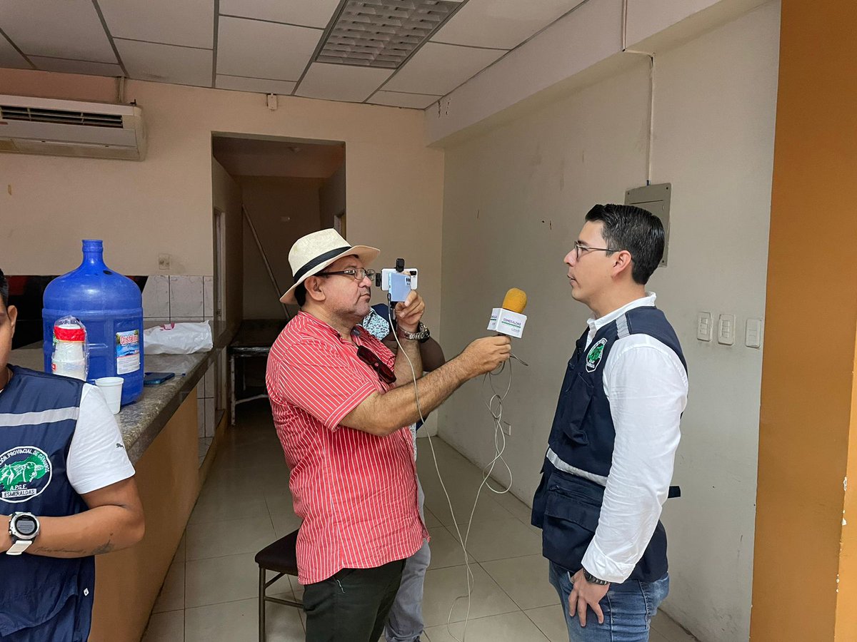 APGE_70's tweet photo. Compartimos lo que es el inicio de la campaña contra la fiebre aftosa fase 2023 #aftosa2023 #APGE #operadordevacunacion #Esmeraldas #Provinciadeesmeraldas #ganaderos 🐃🦬🐄🤠 https://t.co/ZWZt4MCGcx
