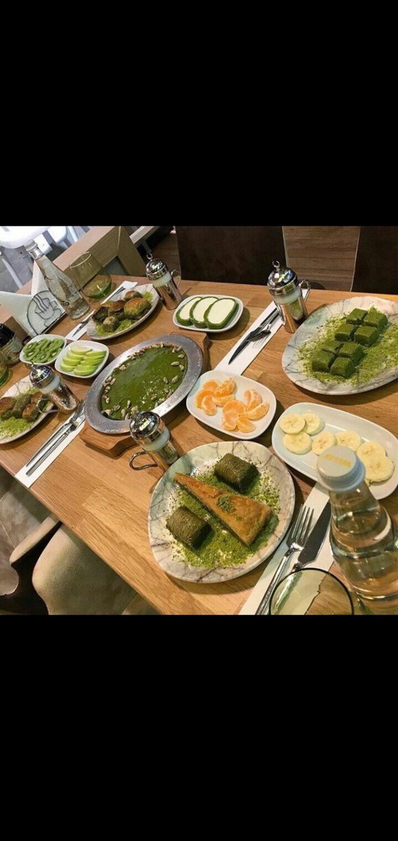 Prof. Dr canan Karatay bol bol yeşillik yiyin diyor 😅😋