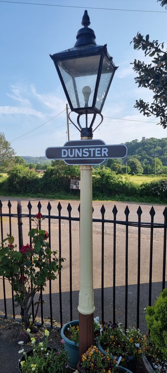 A beautiful end of the day at Dunster Station on the West Somerset Railway 

#Dunster #DunsterStation #DunsterVillage #DunsterOfficial #WestSomersetRailway