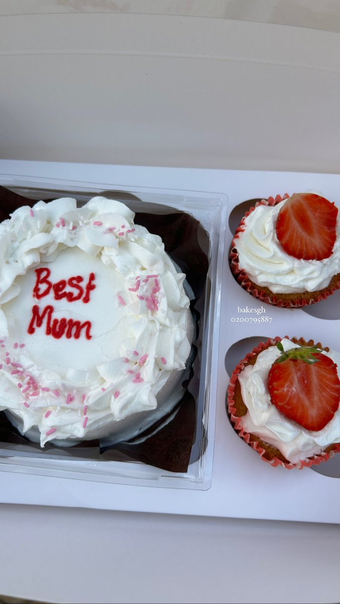 cookies_bakes's tweet photo. Cake + cupcake set 
-130 cedis only .
Frosting can be whipped/butter cream😃
Please dm /WhatsApp 0200795887-to order https://t.co/pJhWk0rfZ3