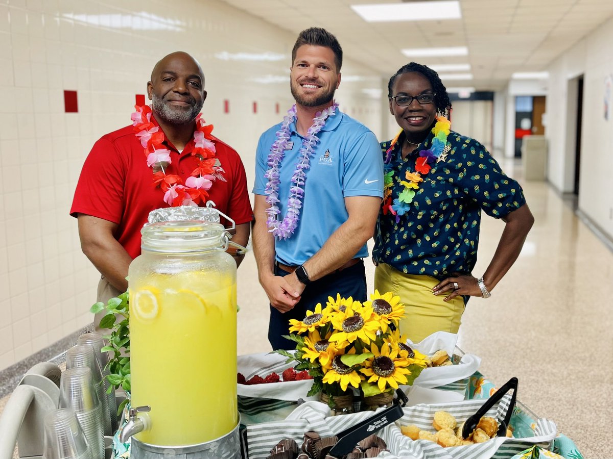 UHS Freshman Academy tweet media