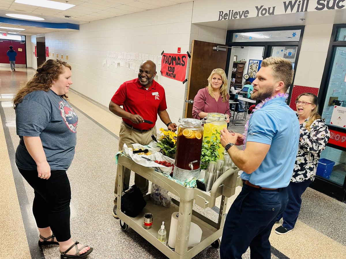 UHS Freshman Academy tweet media