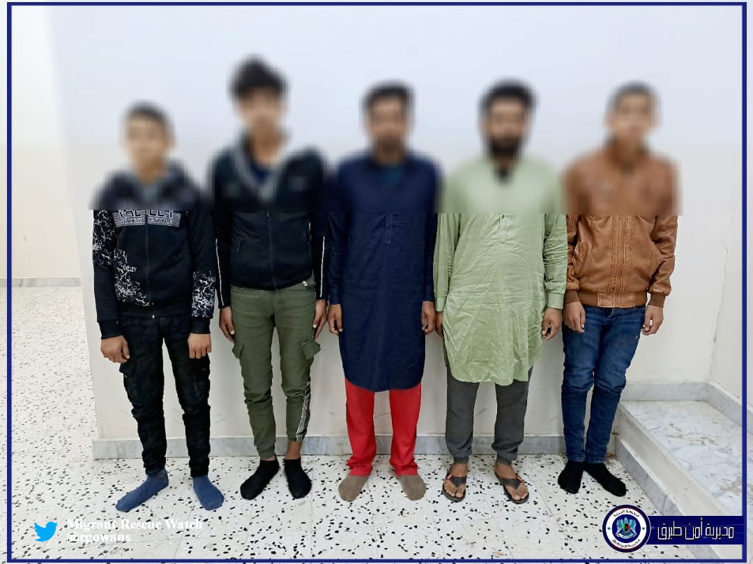 1/2 #Libya 23.05.23 - CID during routine patrol in Tobruk stopped a suspicious vehicle and arrested the driver ('H.S.H.' Libyan national, age 36) who was smuggling 5 undocumented #migrants of Pakistani and Syrian nationalities. #migrantcrisis #DontTakeToTheSea #seenotrettung