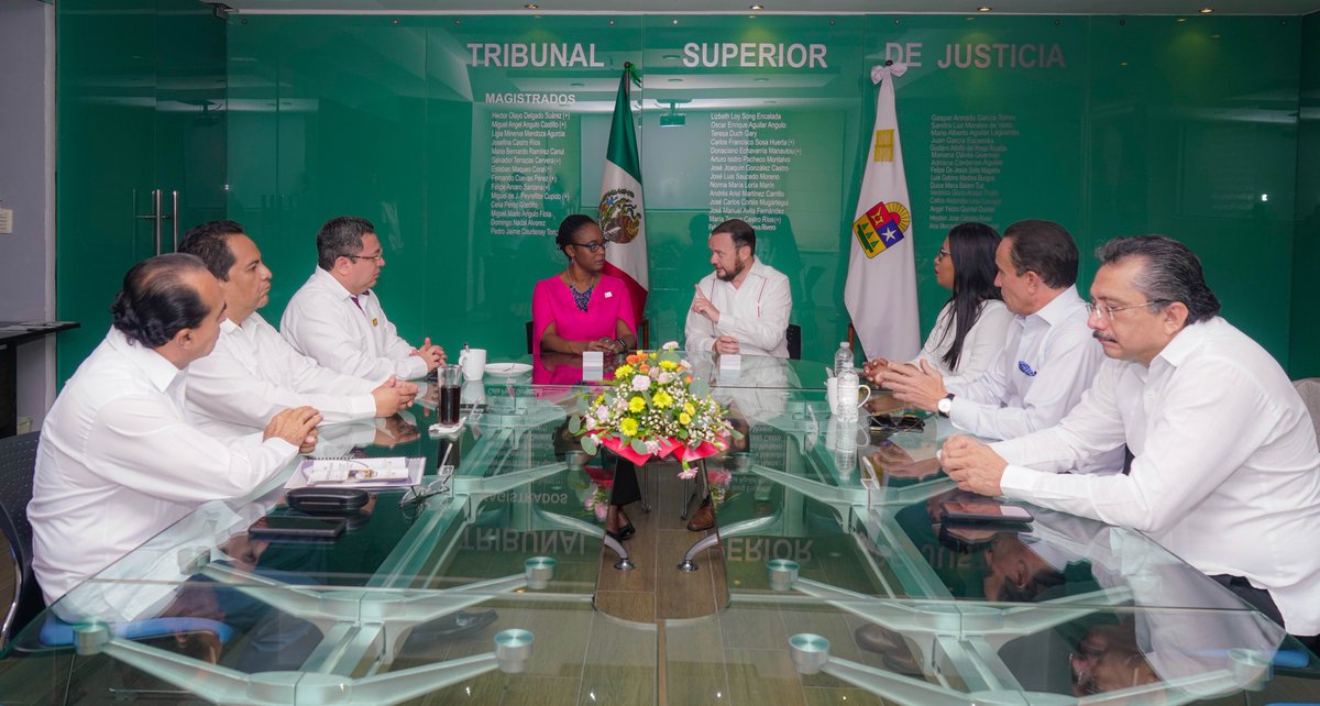 PJEQuintanaRoo's tweet photo. PODER JUDICIAL ESTRECHA LAZOS INTERISTITUCIONALES CON EL CONSULADO GENERAL DE ESTADOS UNIDOS EN MÉRIDA, YUCATÁN. @USEmbassyMEX @ConsuladoUSAMer
Nota completa: https://t.co/s2FZ048qEg
#PJEQROO #TSJQROO #PoderJudicial #QuintanaRoo #ConsuladoGeneral #EEUU #VisitaDiplomática https://t.co/HFi8zvLzue
