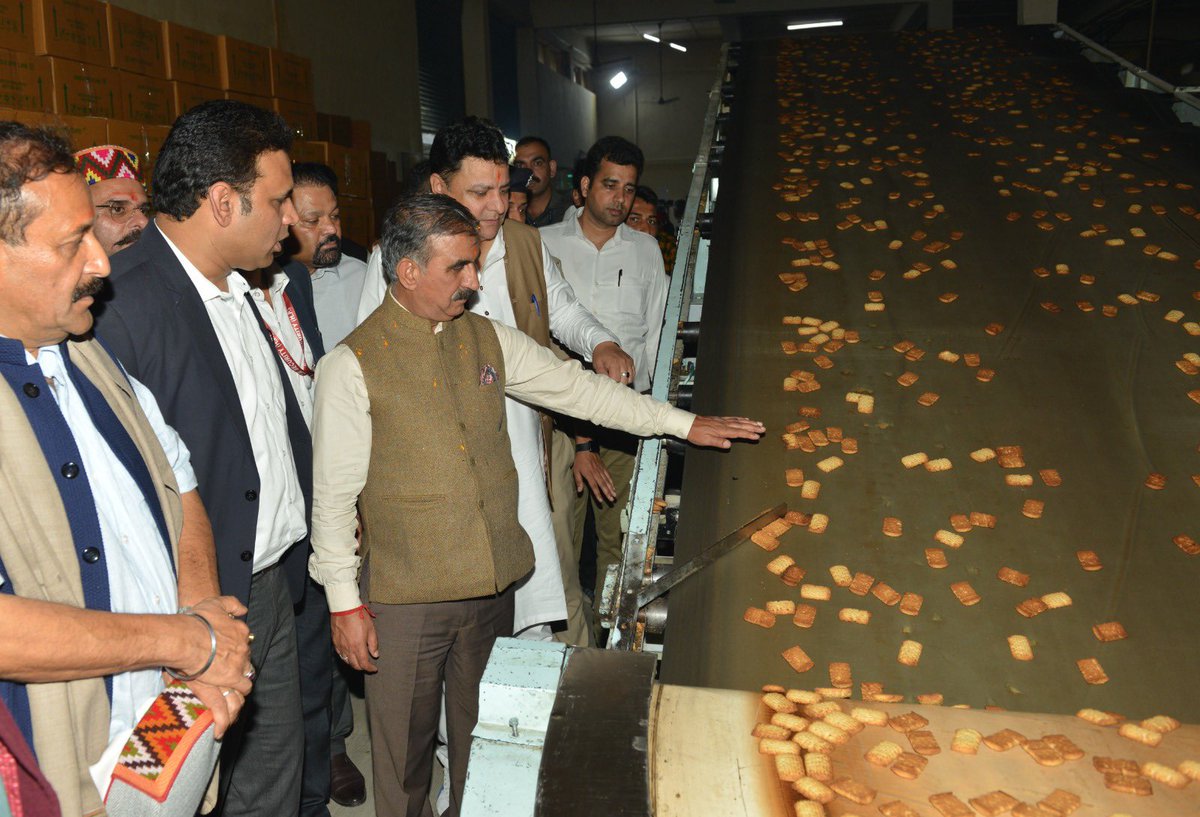 मुख्यमंत्री ठाकुर सुखविंदर सिंह सुक्खू ने आज धर्मशाला के ढ़गवार में दुग्ध प्रसंस्करण संयंत्र का दौरा किया, प्रदेश सरकार इस केंद्र में स्तरोनयन के लिए 250 करोड़ रुपए  निवेश करेगी।सरकार ने ग्रामीण अर्थव्यवस्था और पशुपालकों की आर्थिकी को सुदृढ़ करने के उद्देश्य से हिम-गंगा  योजना