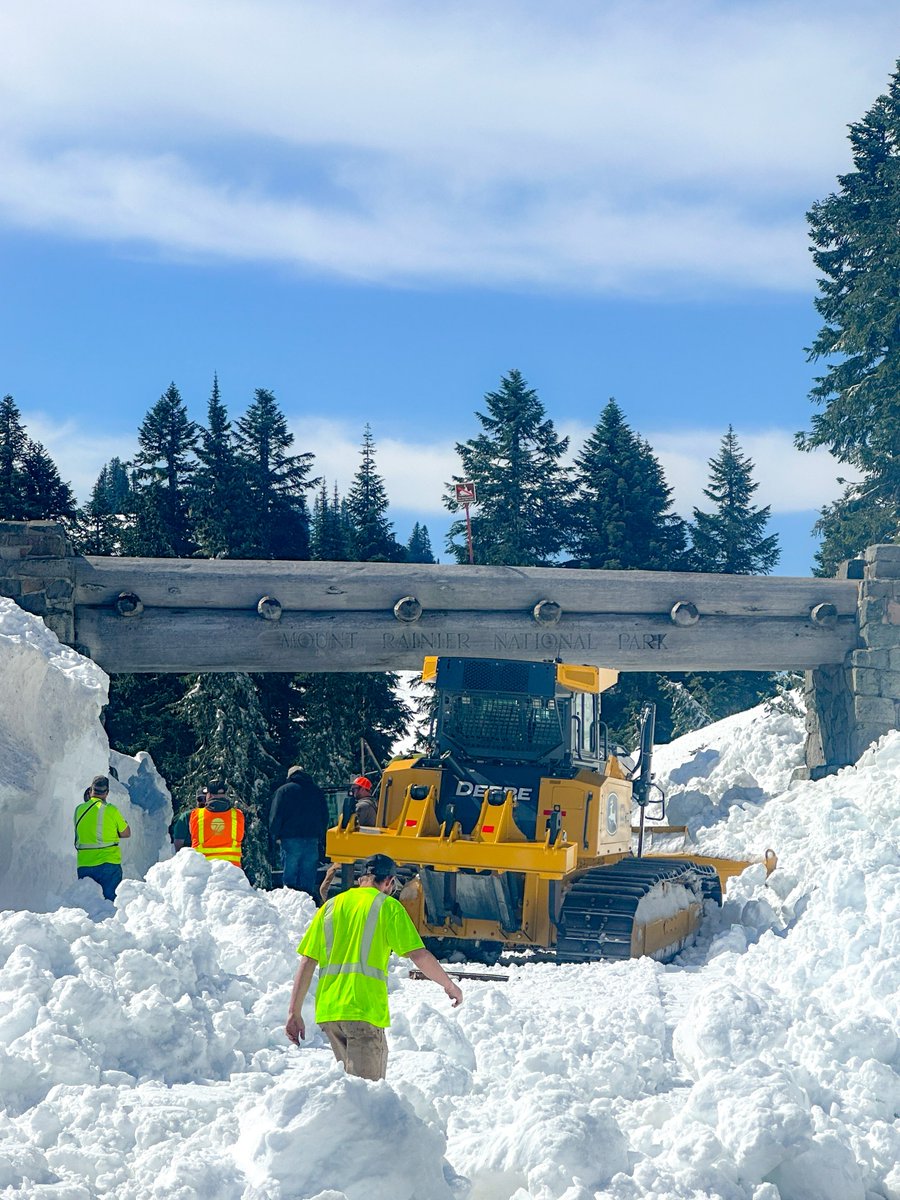 Both SR 410 (Chinook) and SR 123 (Cayuse) Passes have opened and are available for travel this Memorial Day weekend.
Safe travels this summer, and please continue to monitor @MountRainierNPS and its website for recreation updates 🗻