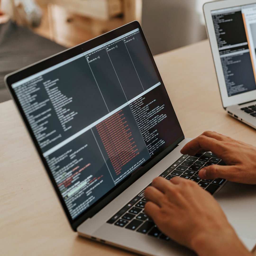 Pranical's tweet photo. Las soluciones on-premises y open source alineadas a las estrategias de negocio de las organizaciones permiten potenciar su gestión y eficiencia.  Ambas ofrecen ventajas, según el tamaño y las necesidades de cada empresa. Conoce más en nuestro artículo:
https://t.co/rIQyEzTPb0 https://t.co/wECGnJcnRM