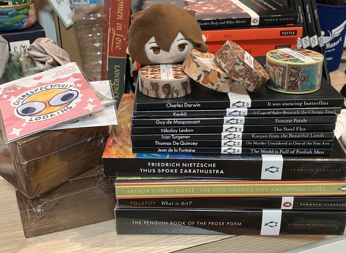i was at the bookstore + the clerks were side-eyeing me i didnt know why until one of them offered me a basket like “ma’am please put all your things in here” i realized i was carrying around a heavy ass bookpile in my arms around the whole shop and everyone was just staring 🤡
