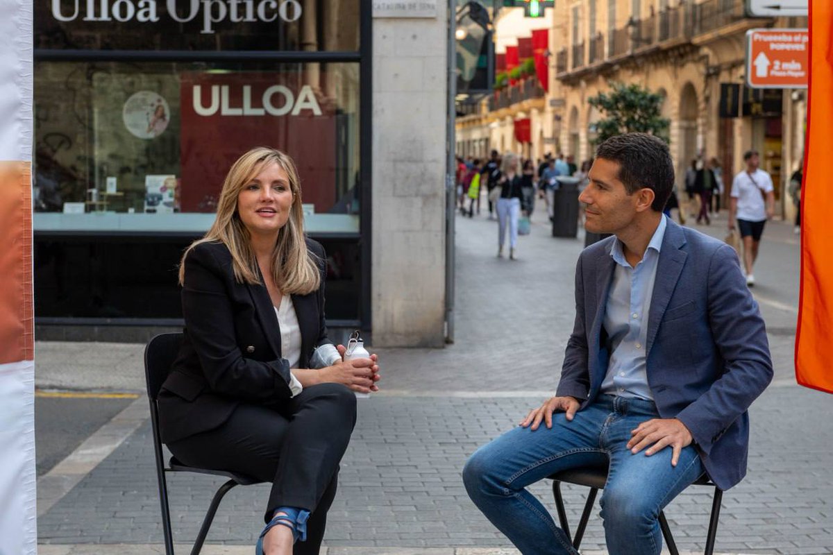 CsBaleares's tweet photo. Hoy, la portavoz nacional de @CiudadanosCs y candidata al Govern, @PatriciaGuaspB, ha compartido una edición muy especial de nuestro #SpeakersCorner en #Palma con @Nmartinblanco, donde han podido debatir sobre educación. https://t.co/9tBIcCzO73