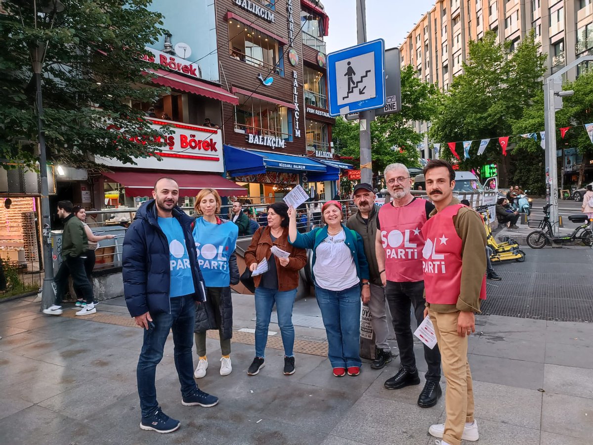⭐ Sandığa Gel, Kılıçdaroğlu'na Oy Ver, Tek Adamı Gönder 

Bu seçim iki kişi arasında değil; bu seçim karanlıkla aydınlık arasında bir referandum olacak!
 
Arkadaşını, komşunu, akrabanı sandığa götür.

📍 Zeytinburnu
📍 Esenler
📍 Ataşehir
📍Şişli