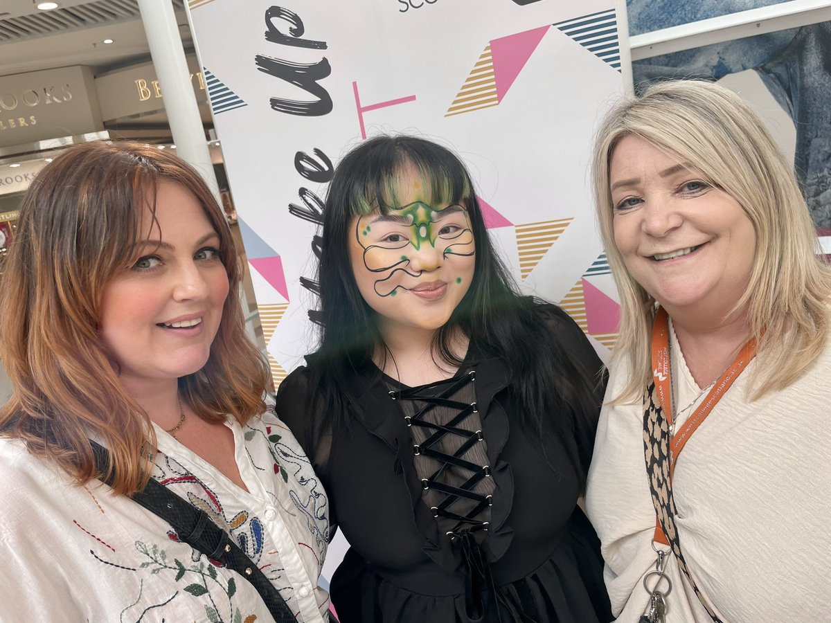 apignat1's tweet image. Let the End of Year Showcase events @WestCollScot commence! What a way to start with HNC Fashion Makeup catwalk show @Braeheadcentre. Huge congratulations everyone and massive thanks to the staff at Braehead Shopping Centre 👏(all photo permissions given) #fashionmakeup #GlowUp